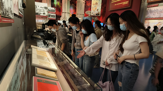 707a66fcd01cfa359c6567a4edd39983.jpg 红色足迹3_副本.jpg